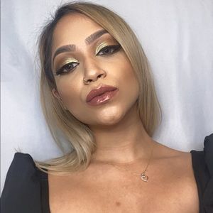 Meet your Posher, Amelia